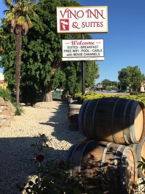 Vino Inn & Suites image 1