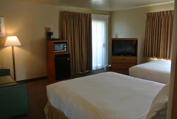 Vino Inn & Suites image 18