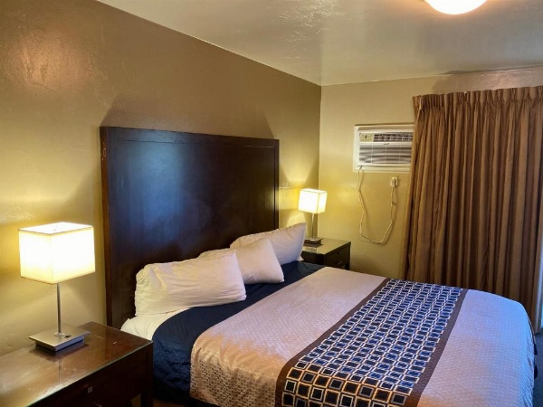 Vino Inn & Suites image 19