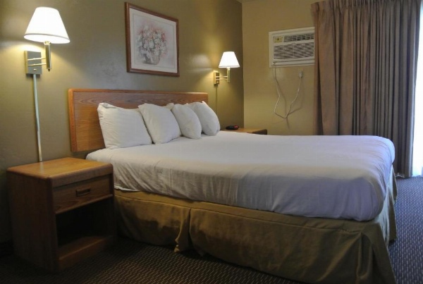 Vino Inn & Suites image 21