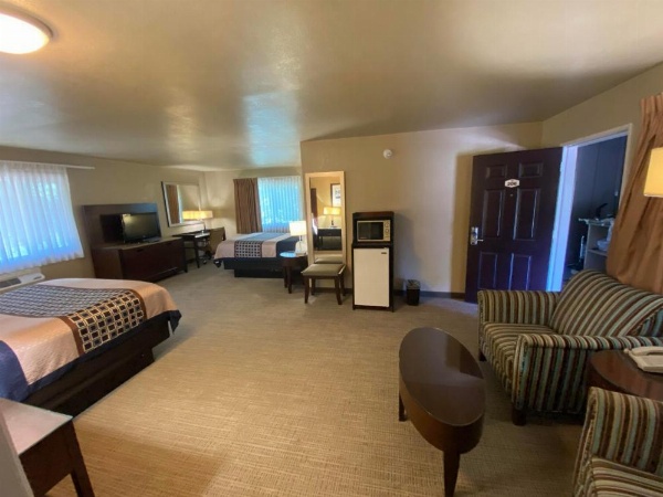 Vino Inn & Suites image 24