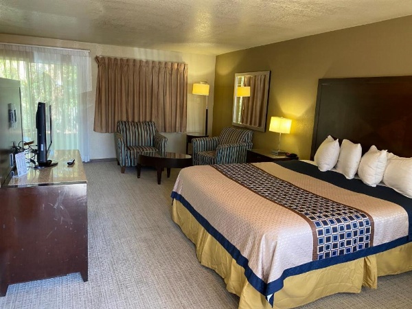 Vino Inn & Suites image 35