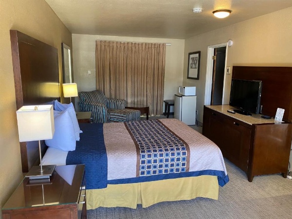 Vino Inn & Suites image 6